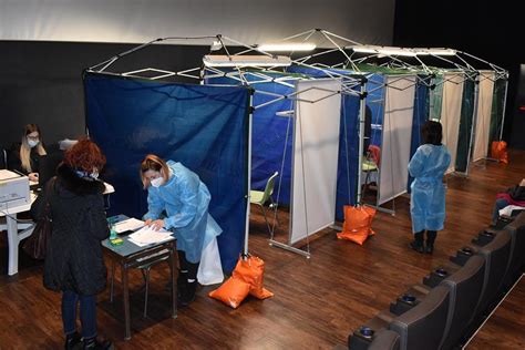 Covid Toscana Il Bollettino Dei Contagi Calano I Positivi Lieve