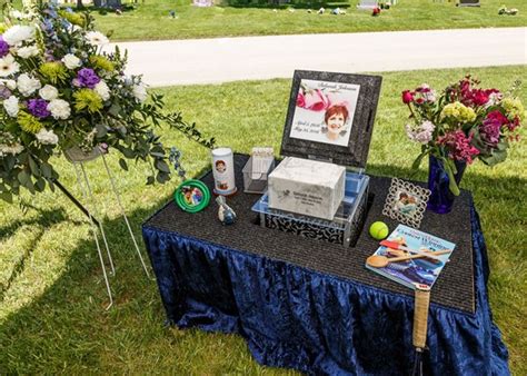 Cremation Graveside Graveside And Memorialization Photo Galleries Wilbert Funeral Services