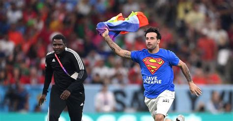 El Futbolista Y Activista Que Arriesgó Todo Para Llevar Sus Mensajes En Pleno Mundial De Qatar