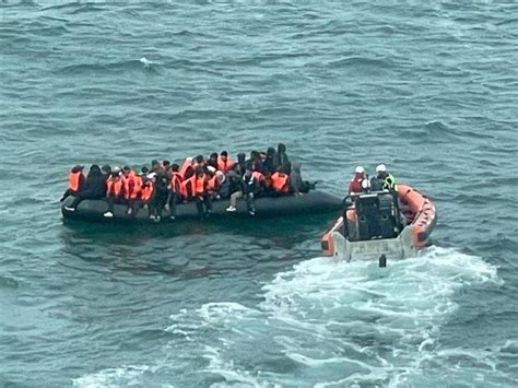 Sauvetage De Quatre Vingt Dix Neuf Personnes Au Large Du Pas De Calais