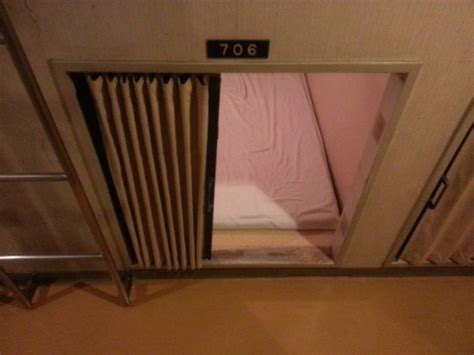 What Is It Like to Stay at a Tokyo Capsule Hotel | Others