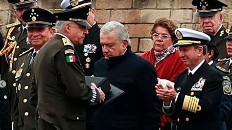 Reconoce Amlo A Cienfuegos En Evento De Colegio Militar