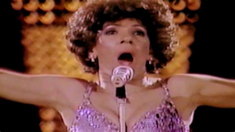 Shirley Bassey Goldfinger New York New York Medley 1982 Live Youtube