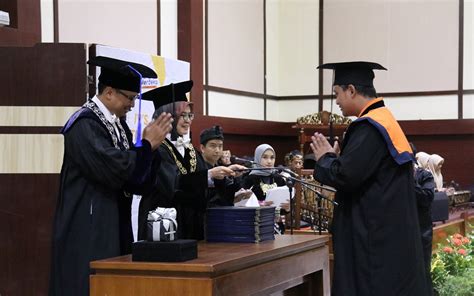 Sebanyak Lulusan Dilantik Dalam Wisuda Itenas Periode Maret