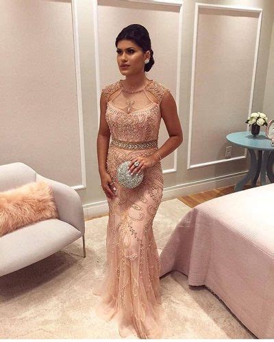 Vestido de Festa Nude Madrinha Longo Pedras próximo ao Encantado Aluguel e Venda de