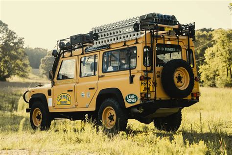 1991 ランドローバー キャメル トロフィー ディフェンダー 110 SUV | Uncrate