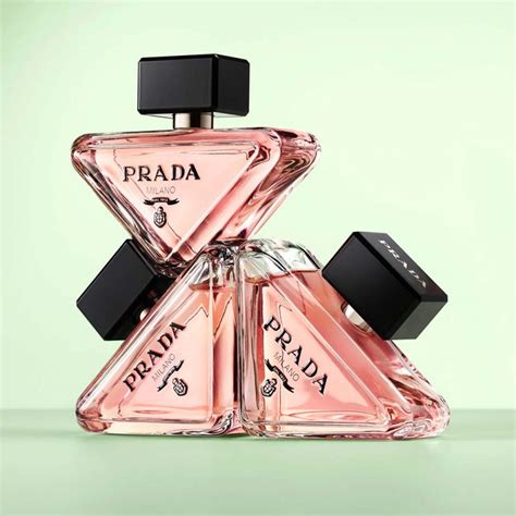 Prada Predstavlja Novi Prepoznatljivi Enski Miris Prada Paradoxe Gracija