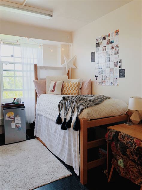 unc chapel hill dorm Cozy Dorm Room, Dorm Room Hacks, Living Room Decor ...