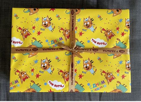 Яркая упаковочная крафтовая бумага для заворачивания подарка Три кота ...