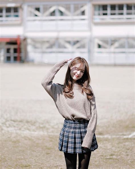 Pimtha nàng hot girl Thái toàn mặc đồ basic nhưng ai nhìn cũng muốn bắt chước