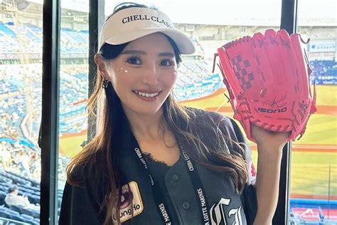 臼井麗香が可憐なショートパンツ姿で始球式に登場！ ファンからは「これはもうアイドルにしか見えない」の声も ゴルフのニュース Goo ニュース