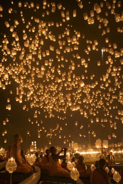 Stunning Photos of Chiang Mai's Floating Lantern Festival