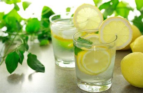 10 bienfaits de leau tiède citronnée