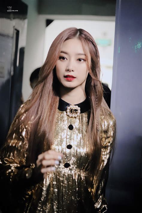 Sự kiện hot nhất Cbiz Triệu Lộ Tư cạnh tranh nhan sắc với 2 mỹ nhân Sáng Tạo Doanh Hồ Nhất