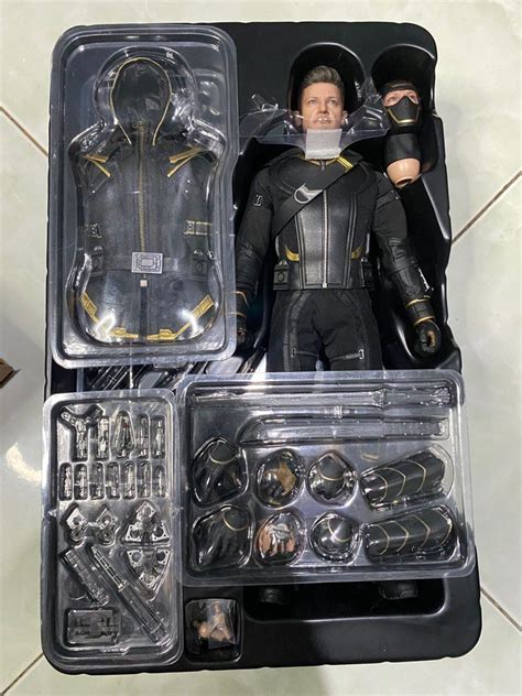 Hot Toys Hawkeye Ronin Deluxe Hobbies Toys Toys Games On Carousell