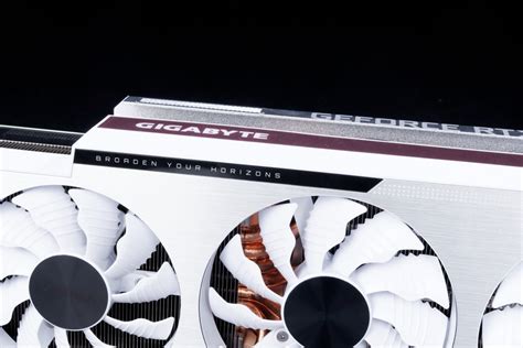 GIGABYTE GeForce RTX 3080 VISION OC 10G 開箱測試 / 主打創作者的嶄新顯卡定位 | XFastest News