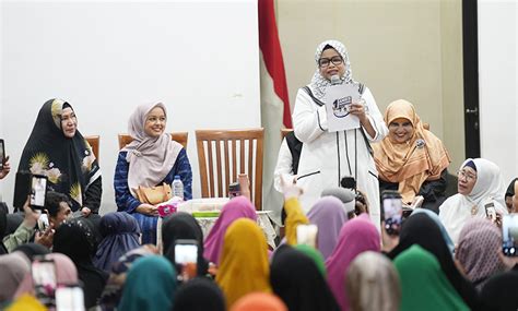 Fery Farhati Dan Mutiara Annisa Baswedan Hadiri Majelis Taklim Abu