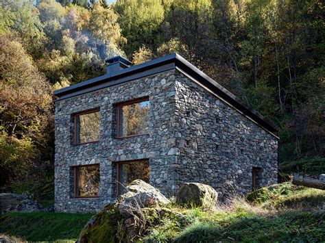 A Cabin In The Italian Mountains Designed By Ev A Lab Visititaly