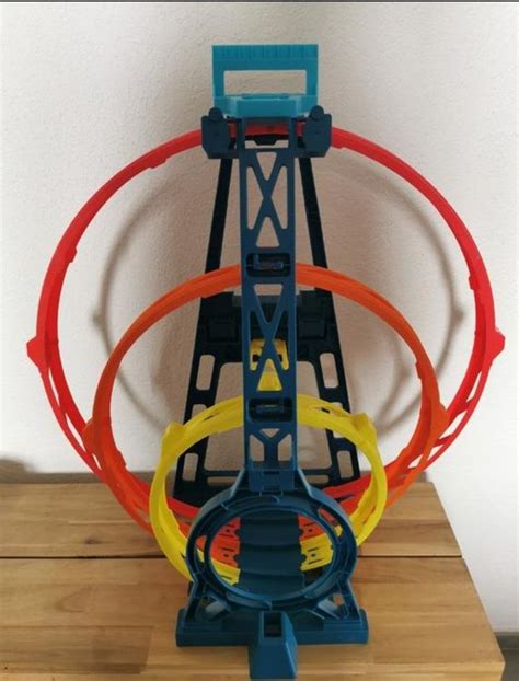 Hot Wheels Triple Looping Gebraucht in Niederlenz für CHF nur Abholung auf Ricardo kaufen