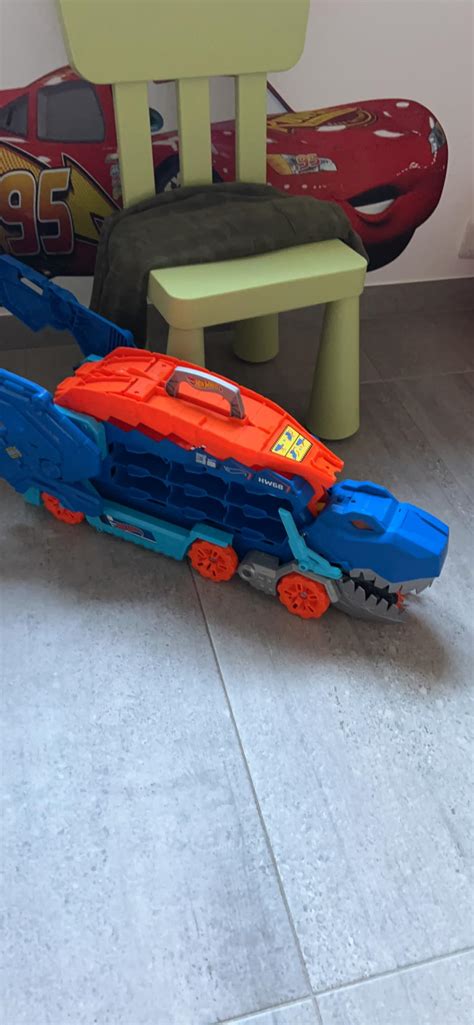 Hot Wheels Lets Race Netflix Camion City Transporteur T Rex Qui Se Cabre Coffret 20