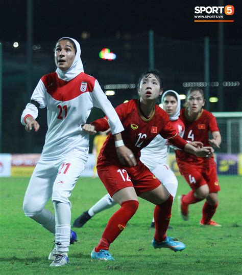 Hot girl của U19 Việt Nam đượm buồn vì không thể giúp đội nhà chiến thắng