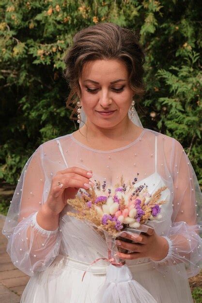 Premium Photo Beautiful Smiling Bride In Traditional White Wedding