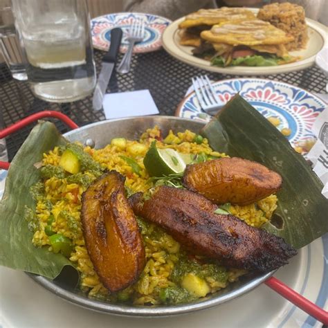 Casa Yari Logan Square Chicago United States Vegan Paella Review