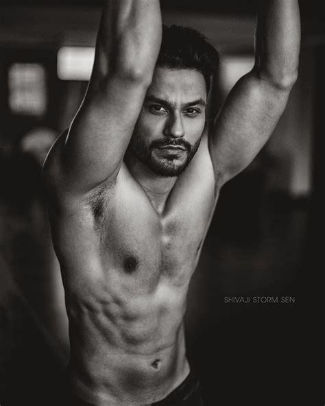 Shirtless Bollywood Men Kunal Khemu Reminder Still Hot Still Cute Still Topless At The Gym