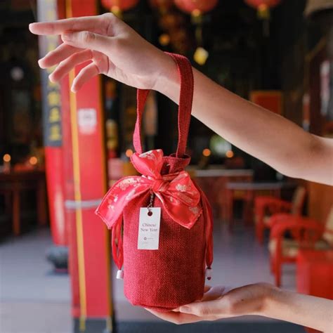 Xie Lolita Hampers Imlek Hampers CNY 2024 Free Card Ucapan Dekayu