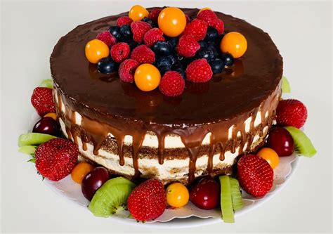 Mrkvov Semi Naked Dort S Prav M Nug Tem A Lesn M Ovocem