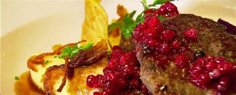 Hirschnaturschnitzel mit Sauce - Unterwegs in Österreich