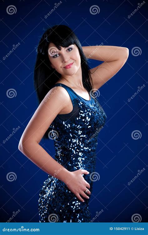 Bella Ragazza Del Brunette In Vestito Brillante Immagine Stock Immagine Di Vestito Bello