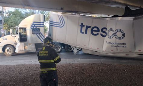 Ahora Un Tr Iler Se Atora En Puente De Circuito Interior