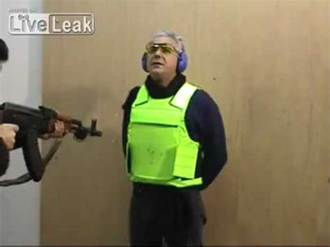 Тест бронежилета по-итальянски. - YouTube