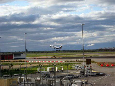 Aeroporto Bari Palese Potenziate Le Navette Da Matera Basilicata24