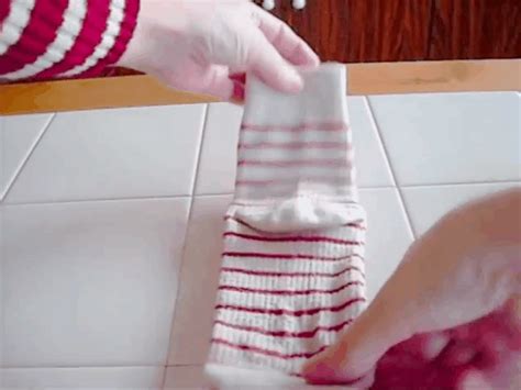 This Sock-Folding Technique Is Basically Life-Changing | Folding socks, Konmari method folding ...