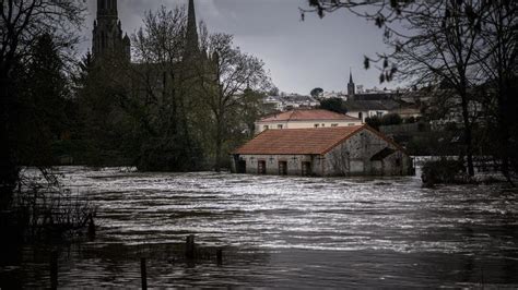 Vents Violents Pluie Inondation Crues Voici Les D Partements En