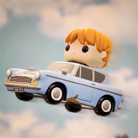 Funko Harry Potter Ron Weasley in Flying Car Vinyl Figure POP! Rides No 112