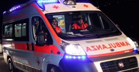 Auto Contro Un Muretto Morto Un Ragazzo Di Anni E Ferita Una Enne