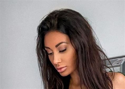 Girls In Lingerie 25 Pics