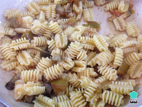 Pasta con berenjena y tomate Fácil