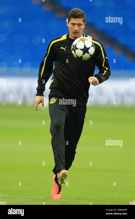 Lewandowski Training Hi Res Stock Photography And Images Alamy