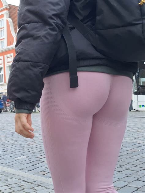Pink Leggings And Great Sporty Ass Spandex Leggings Yoga Pants Forum