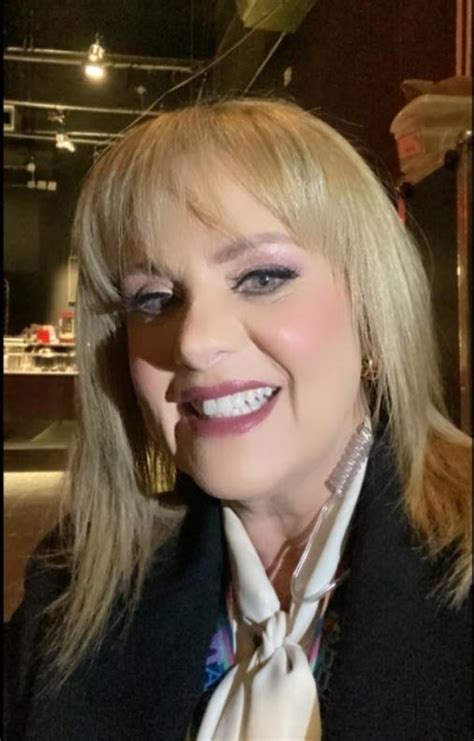 Érika Buenfil comparte foto en bikini y se muestra sin maquillaje a los