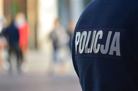 Ile Zarabia Policjant Praca W Policji Czeka Musz Zatrudni Tys