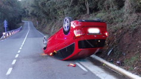 Así Se Sale De Un Coche Volcado Con Total Seguridad