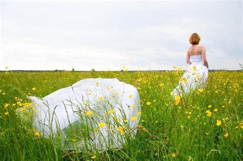 El Concepto De La Naturaleza De La Belleza Del Día De La Boda En Medio