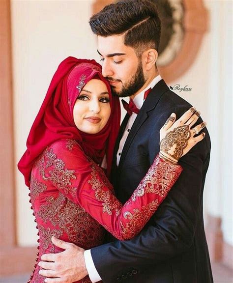 Pin By Hussain Ujjainwala On Sweet Images Muslim Wedding Photography Muslim Couple