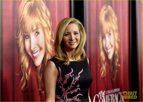 Courteney Cox Supports Friends Co Star Lisa Kudrow At Comeback