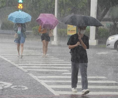 小犬颱風來襲 花、東、屏大豪雨特報 新聞 Rti 中央廣播電臺